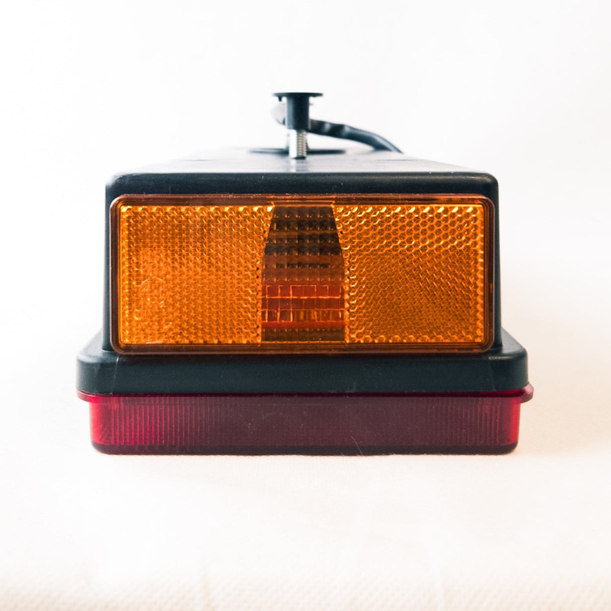 7-Chamber Universal Rear Lamp with Number Plate Light and Cable